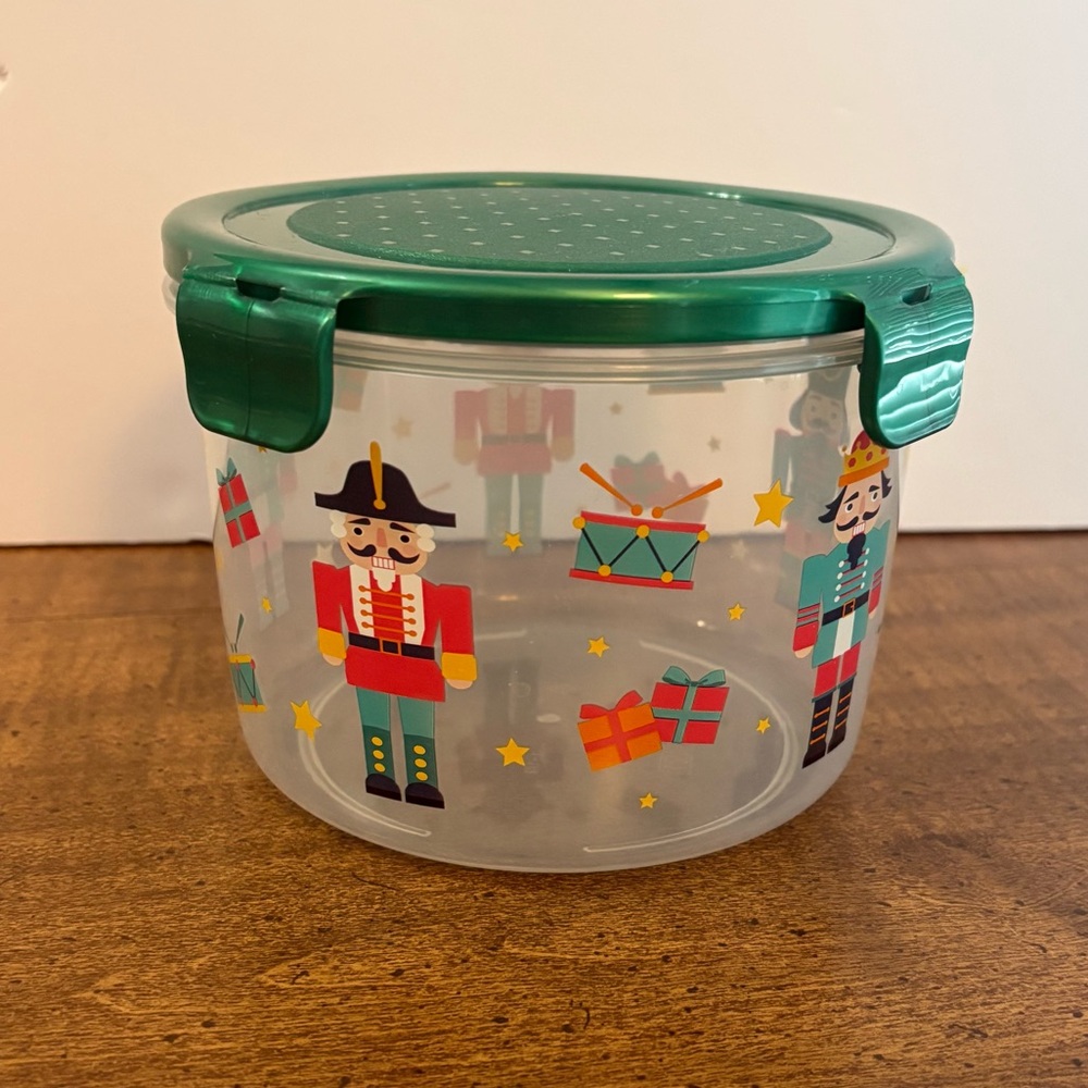 Lock And Lock Nutcracker Soldier Drum container Round 1.3L/44oz./1.4Qt. Cl
